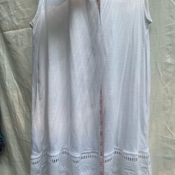 Soya Concepts white sleeveless Modal t-shirt with detailed bottom - Size M - Picture 4 of 10